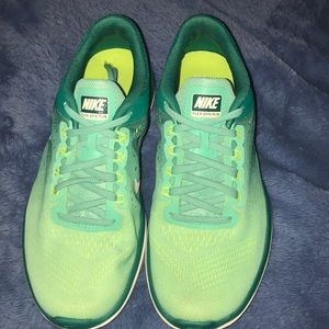 women’s Nike sneakers